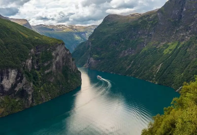 Geirangerfjord-in-Norwegen-CV